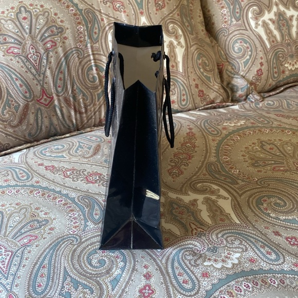 CHANEL - shopping bag 10w x 7 3/4 h x  approx 3 wide. - Picture 3 of 7